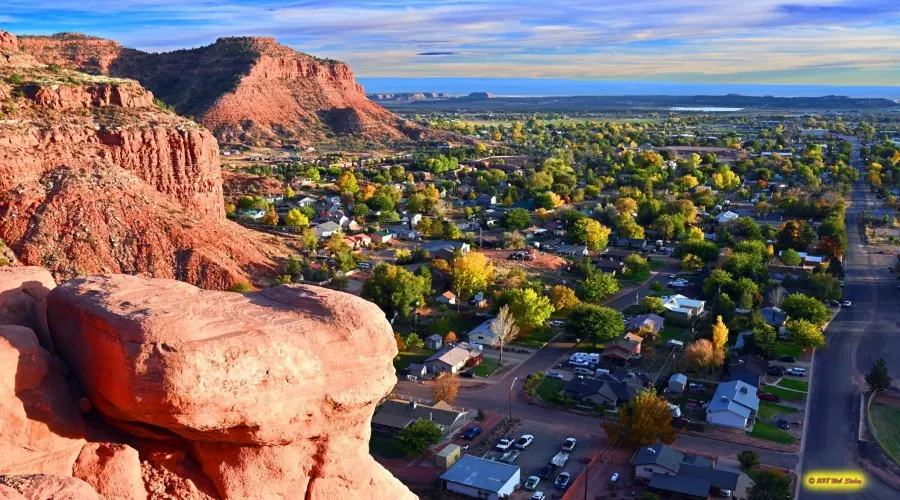 Kanab, Utah valley panorama with red sandstone cliffs and US-89 corridor — the 84741 driving environment OnPoint Insurance Group rates auto policies for