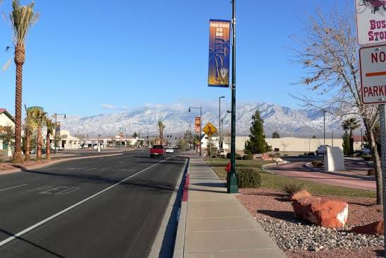 Main street in Mesquite, Nevada with the Virgin Mountains in the distance — auto insurance for 89027 drivers