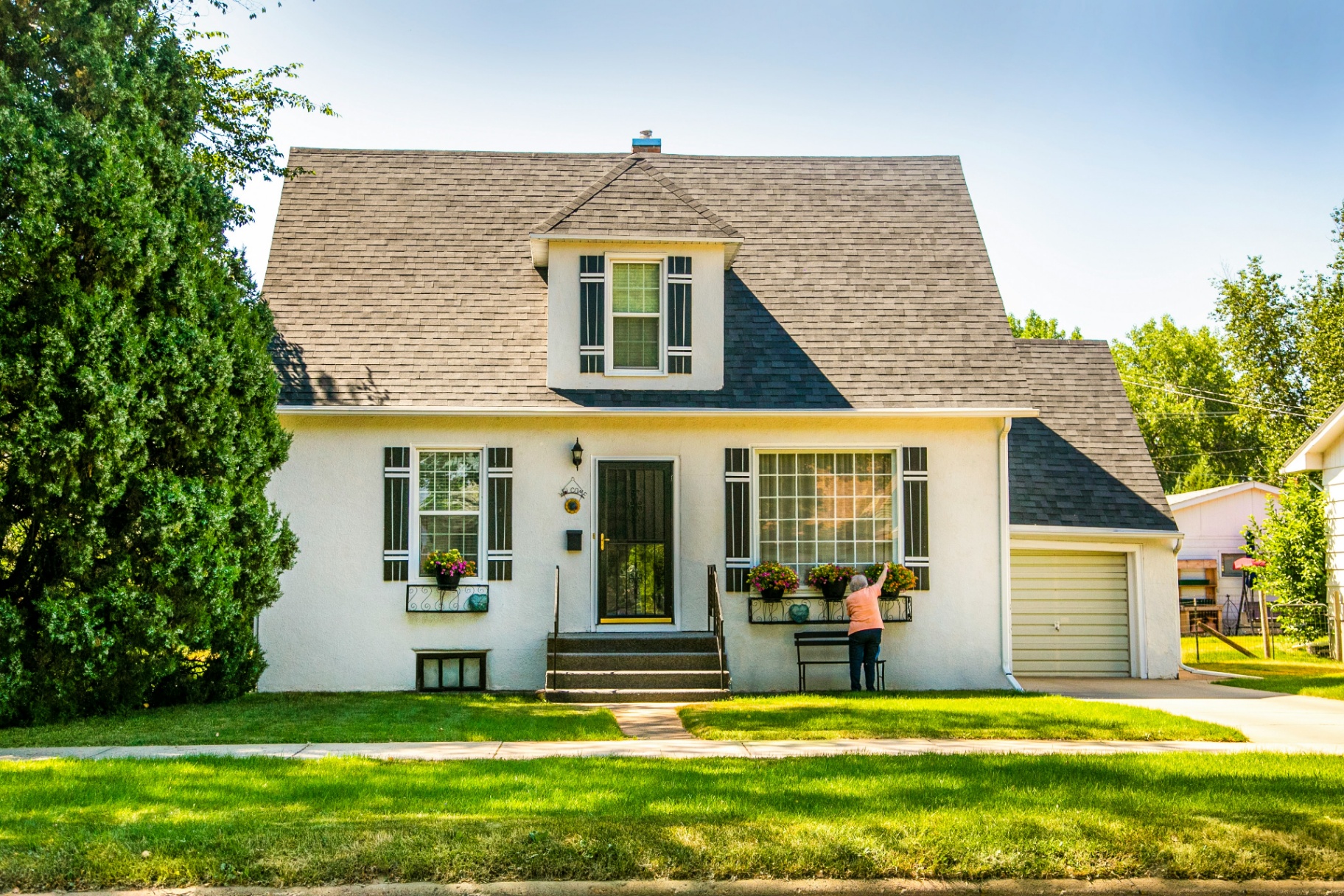 White stucco cottage-style home with attached garage — Enterprise, UT area rental