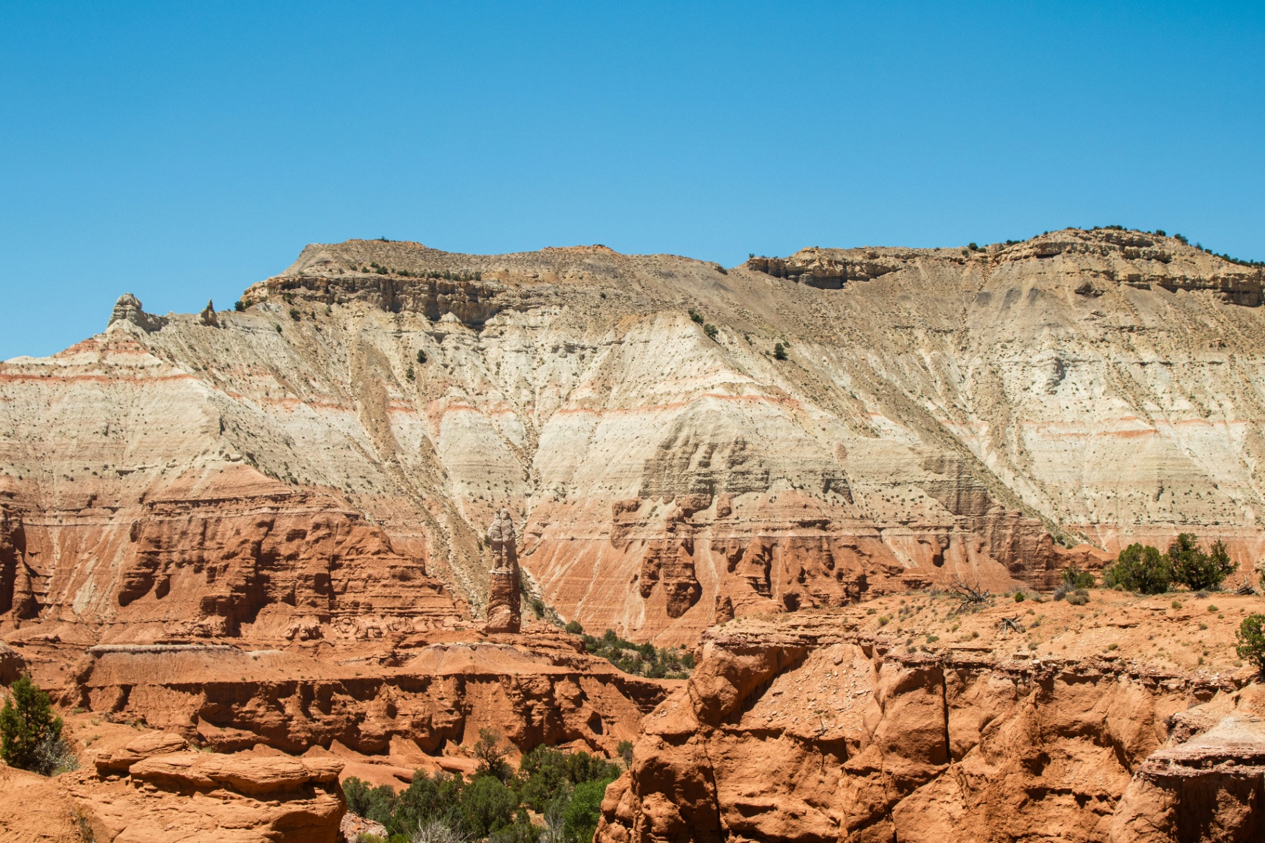 Layered red sandstone and cream-colored cliffs rising above the Hurricane, Utah valley near Sand Hollow and the Hurricane Cliffs — 84737 homeowners insurance