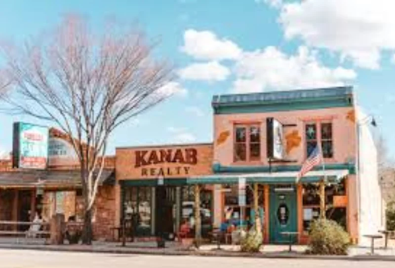 Historic downtown Kanab, Utah storefronts on Center Street — local 84741 businesses OnPoint Insurance Group writes auto and business coverage for