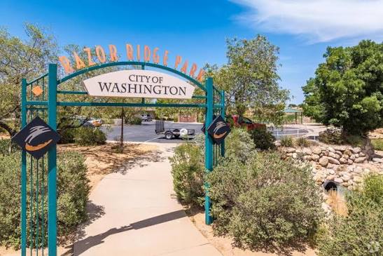 Razor Ridge Park entrance arch, City of Washington, Utah